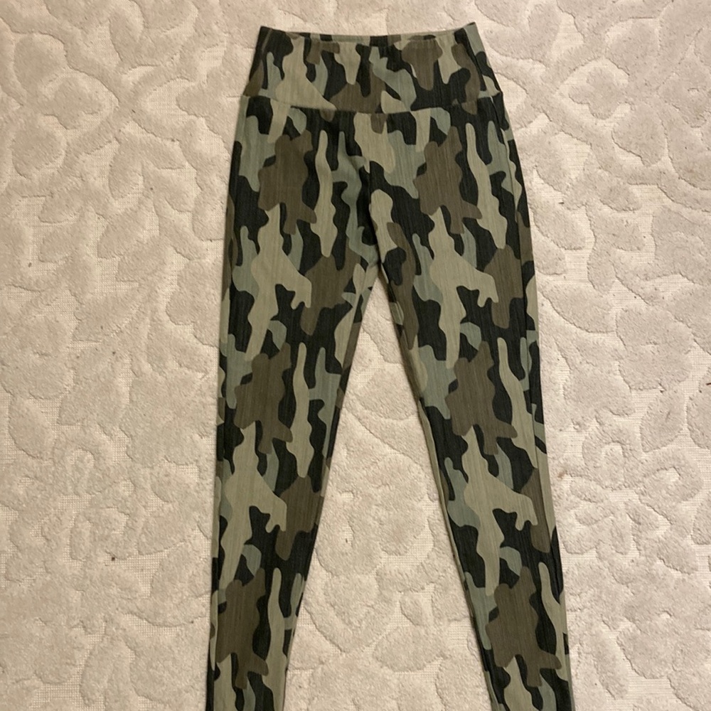 Camo Agnes and Dora legging- Medium